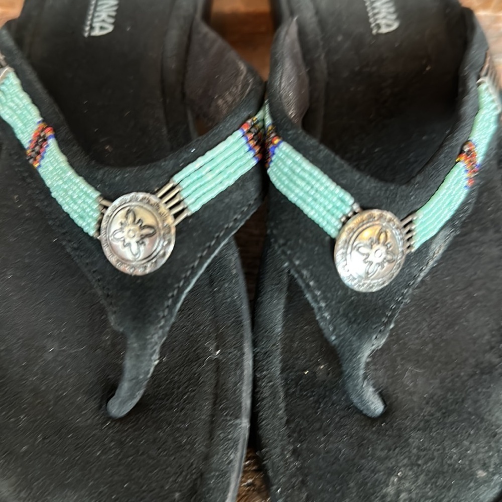 Minnetonka Black Leather Beaded Flip Flop Boho Festival Sandals Size 7 - Picture 2 of 6